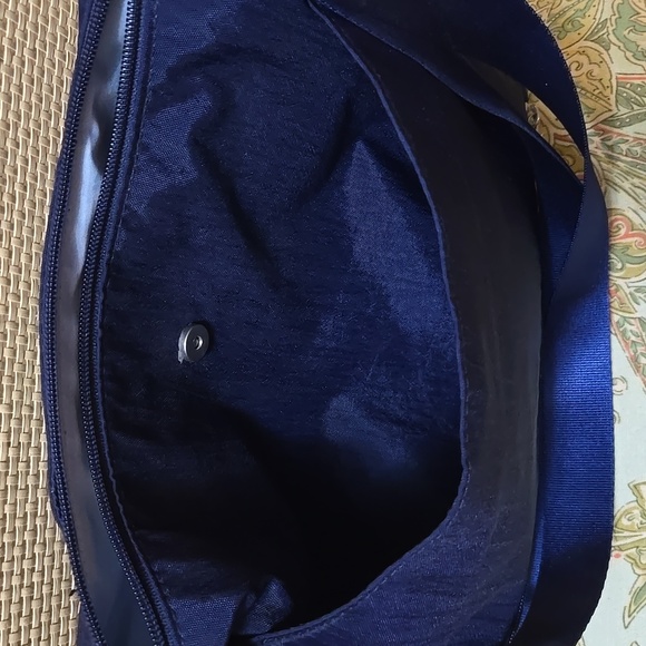 Baggallini large bags - Picture 7 of 9